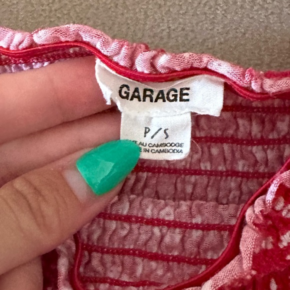 Small red garage tank - Picture 2 of 2